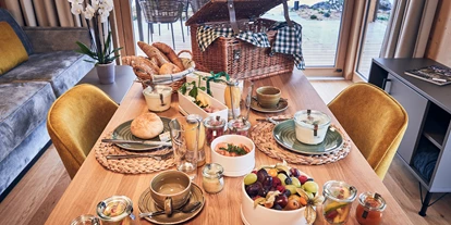 Hüttendorf - Schwerpunkt: Badeurlaub - Frühstückskorb - Kittenberger Chalets am Gartensee
