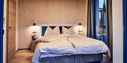 Hüttendorf - Schwerpunkt: Badeurlaub - Villa Schlafzimmer  - Kittenberger Chalets am Gartensee