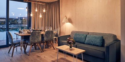 Hüttendorf - Schwerpunkt: Badeurlaub - Villa Wohn/Essbereich - Kittenberger Chalets am Gartensee