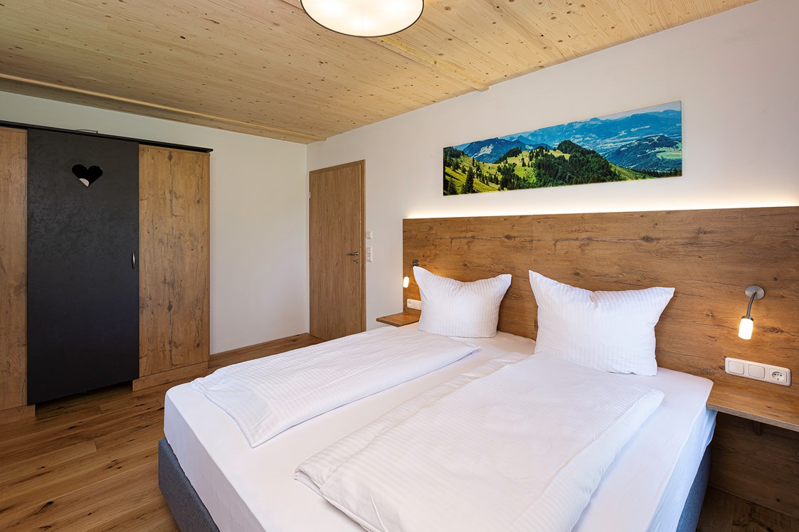 Chalet: Schlafzimmer mit Doppelbett - Niederauer Hof Chalets