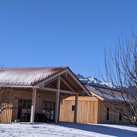 Chalet: Chalets im Winter mit Bergblick - Niederauer Hof Chalets