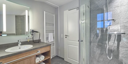 Hüttendorf - PLZ 38871 (Deutschland) - Badezimmer im Obergeschoß - Das Schierke Harzresort