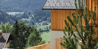 Hüttendorf - Parkplatz direkt an der Hütte - Steiermark - Ausblick vom Bergdorf - Hideaway Hotel Montestyria Chalets & Suiten