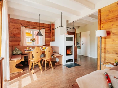 Chalet: Alle Ferienhäuser verfügen über einen großzügigen Wohnbereich. - Torfhaus HARZRESORT