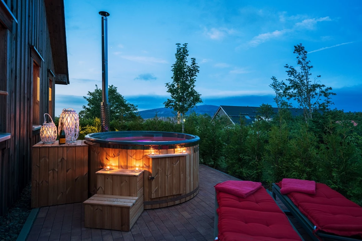 Chalet: Alle Kuschellodges verfügen über einen Whirlpool. - Torfhaus HARZRESORT