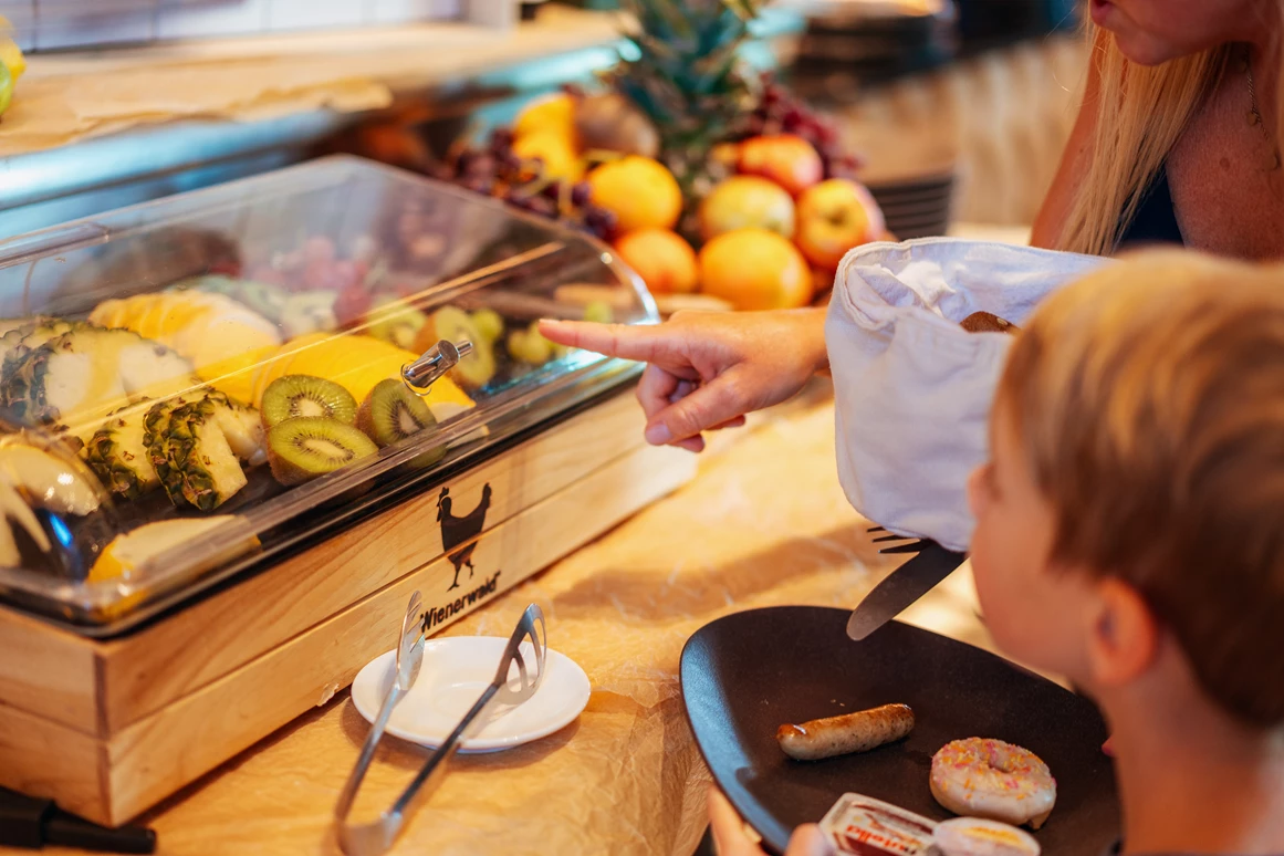 Chalet: Frühstücksbuffet im Restaurant Wienerwald - Torfhaus HARZRESORT