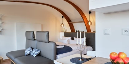 Hüttendorf - PLZ 38871 (Deutschland) - Wohnbereich vom Baumhaus Elvis / Jr. - sonnenresort ETTERSHAUS