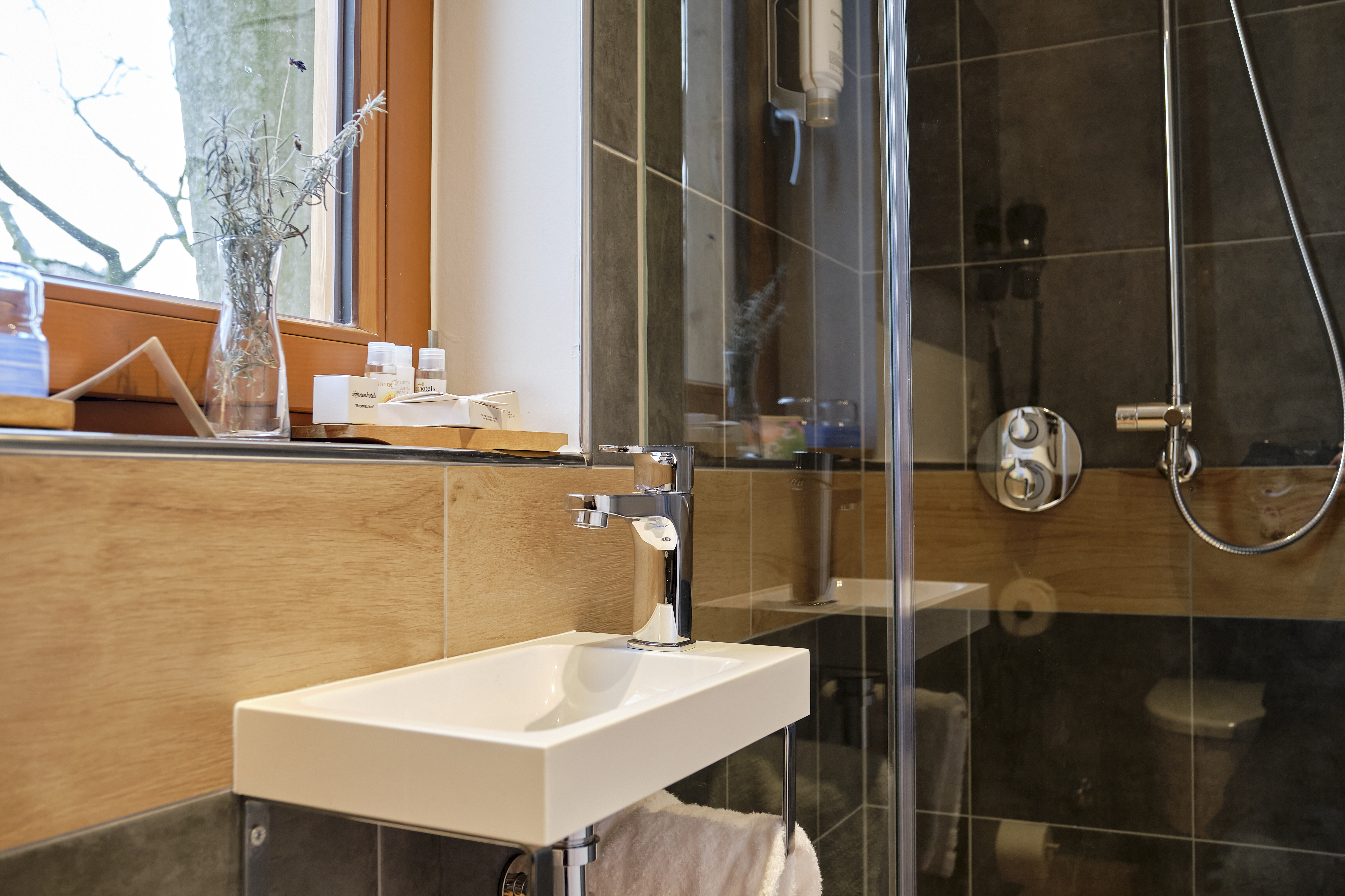 Chalet: Badezimmer vom Baumhaus Elvis / Jr. - sonnenresort ETTERSHAUS