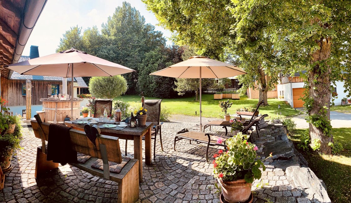 Chalet: Landhaus Chalet für 2 Personen
Terrasse mit Garten im Sommer - Das MUSSEA