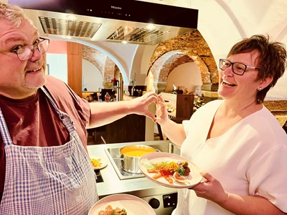 Hüttendorf - Whirlpool: beim Chalet - STAUNEN. ENTDECKEN. GENIESSEN. 
Bei authentischen Gastgebern mit großem Herz für Hundemenschen!  - Das MUSSEA Landhaus Chalet & Scheunenloft