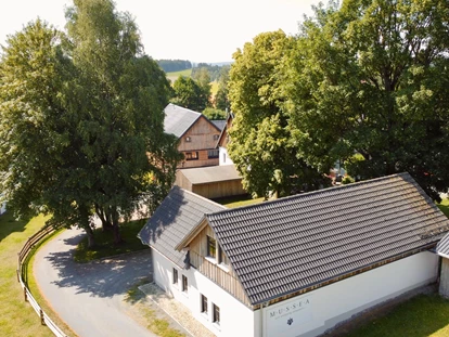 Hüttendorf - Whirlpool: beim Chalet - Herzlich Willkommen zum Landurlaub im stillen Fichtelgebirge - Das MUSSEA Landhaus Chalet & Scheunenloft
