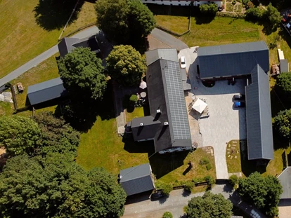 Hüttendorf - Whirlpool: beim Chalet - Unser über 4.500m² großer Hof aus der Sicht eines Vogels! - Das MUSSEA Landhaus Chalet & Scheunenloft
