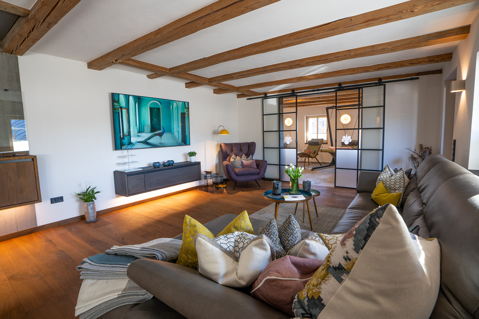 Hüttendorf - Frühstück: Frühstückservice - Scheunenloft - bis 4 Personen 
Wohnbereich  - Das MUSSEA Landhaus Chalet & Scheunenloft 