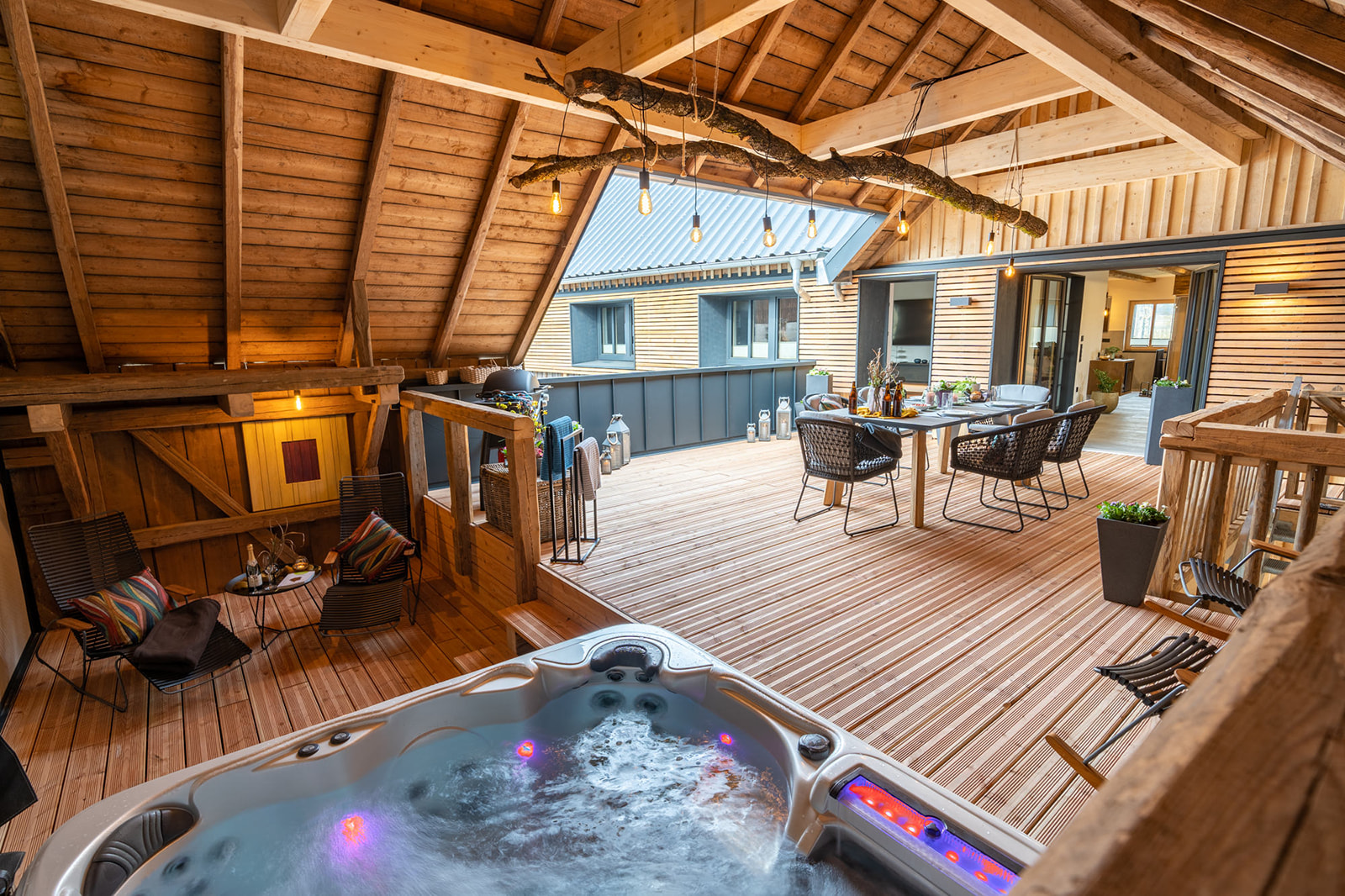 Hüttendorf - Frühstück: Frühstückservice - Scheunenloft - bis 4 Personen 
Wohlfühlplatz Dachloggia - Das MUSSEA Landhaus Chalet & Scheunenloft 