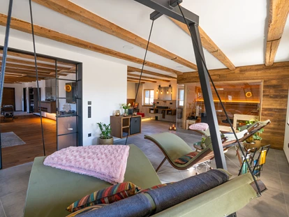 Hüttendorf - Whirlpool: beim Chalet - Scheunenloft - bis 4 Personen 
Wellnessbereich mit Relaxliegen - Das MUSSEA Landhaus Chalet & Scheunenloft