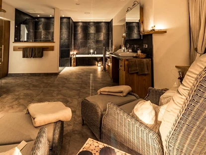 Hüttendorf - Whirlpool: beim Chalet - Landhaus Chalet für 2 Personen
Wellnessbereich - Das MUSSEA Landhaus Chalet & Scheunenloft