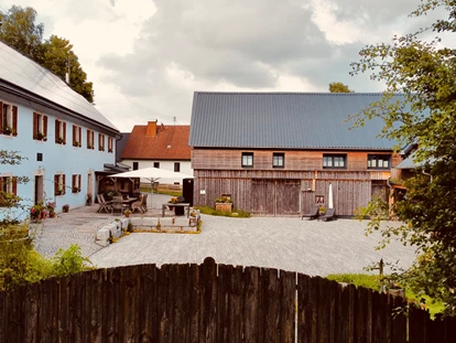 Hüttendorf - Whirlpool: beim Chalet - Unser Dreiseithof 
Innenansicht - Das MUSSEA Landhaus Chalet & Scheunenloft