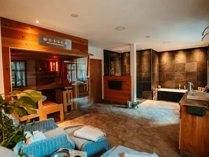 Hüttendorf - Whirlpool: beim Chalet - Landhaus Chalet für 2 Personen 
Privater Spabereich direkt im Haus - Das MUSSEA Landhaus Chalet & Scheunenloft