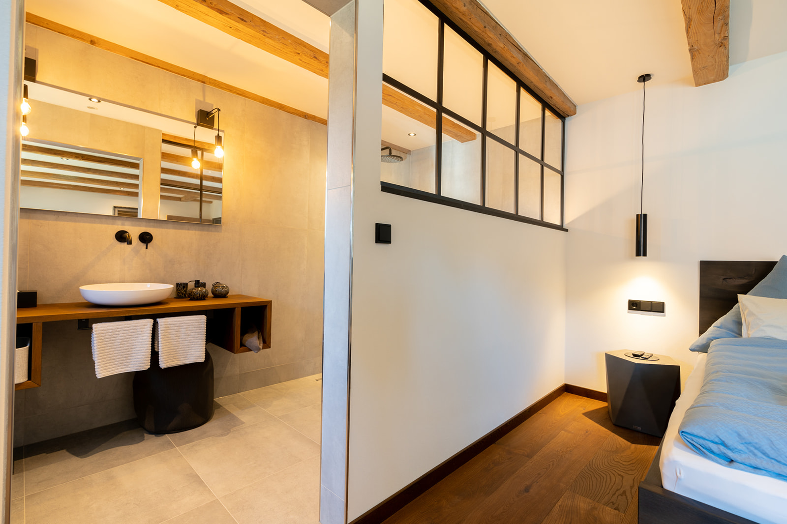 Chalet: Scheunenloft bis 4 Personen 
Bad en Suite im Hauptschlafzimmer - Das MUSSEA Landhaus Chalet & Scheunenloft 