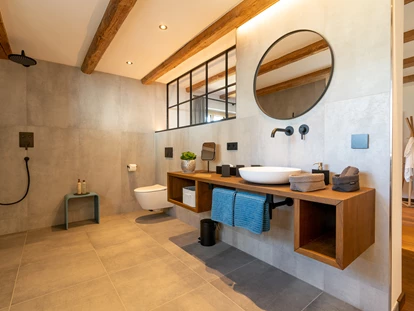 Hüttendorf - Whirlpool: beim Chalet - Scheunenloft bis 4 Personen 
Bad en Suite im zweiten Schlafzimmer  - Das MUSSEA Landhaus Chalet & Scheunenloft