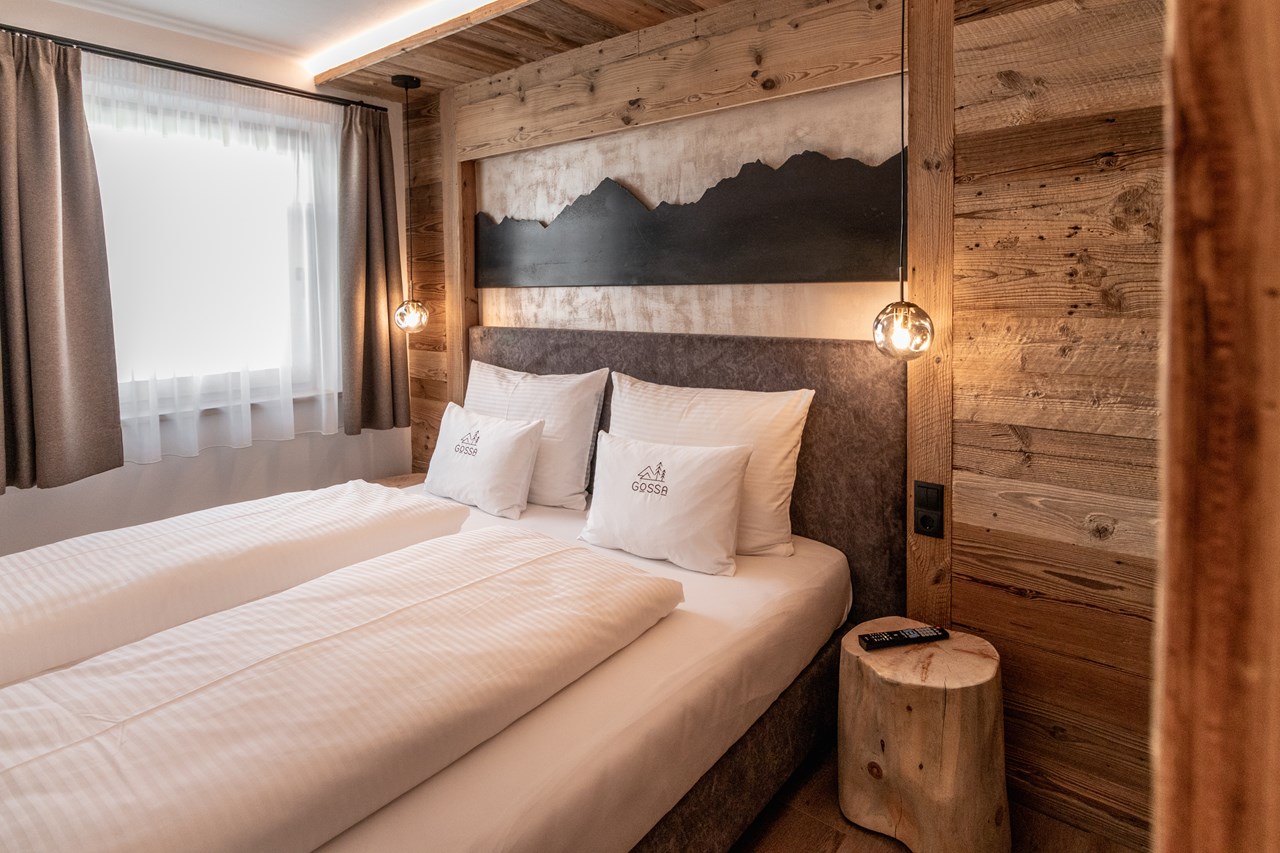 Gossa Adventure Chalet Hütten im Detail Chalet Wiese