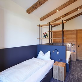 Chalet: Kinderzimmer mit 140x200 Bett und zusätzliches Einzelbett - Chalets Hubertus 