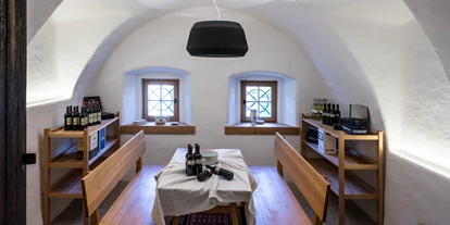 Hüttendorf - Weng (Goldegg) - Rauchkuchl als Lager für ausgewählte Weine - Alpenchalet KÄTH & NANEI