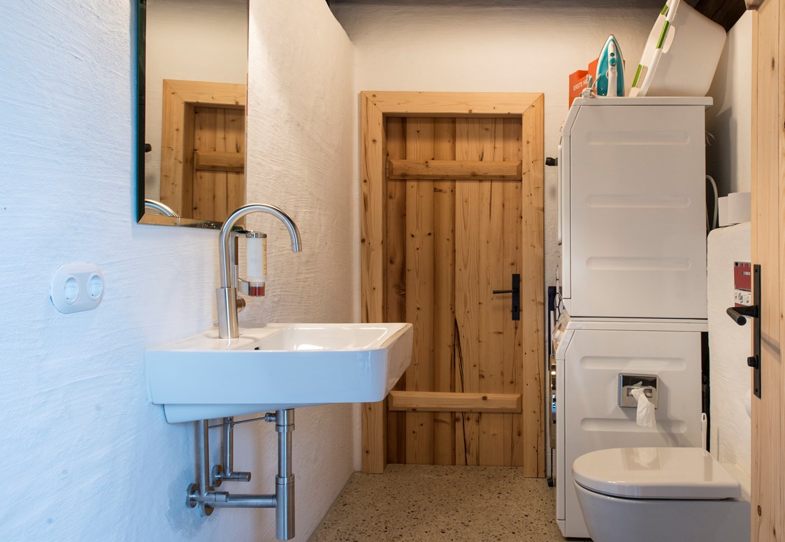 Chalet: Gäste WC und Waschküche für die private Wäsche - Alpenchalet KÄTH & NANEI