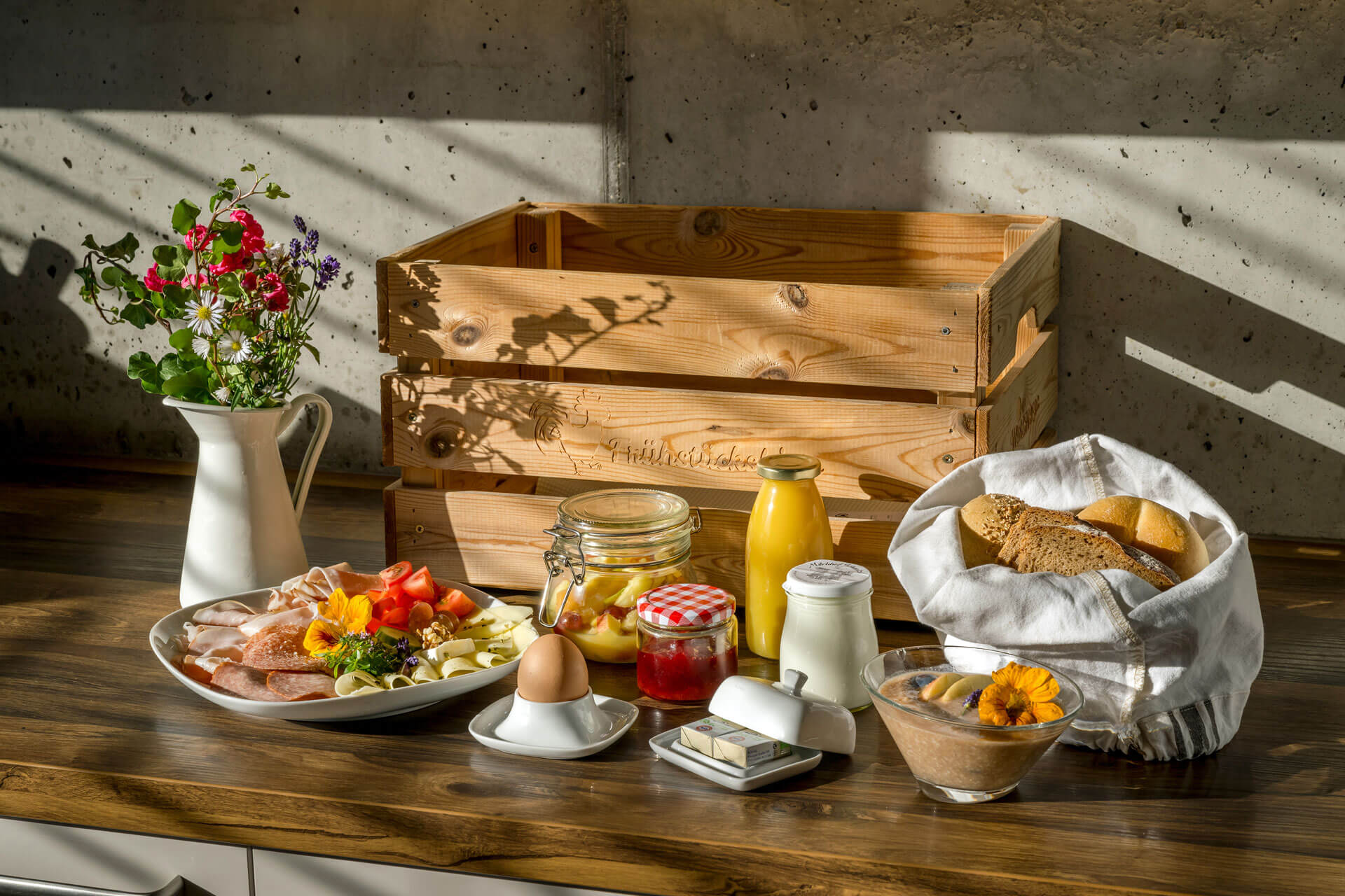 Chalet: Unsere Frühstück - täglich frisch zubereitet und in ihr Chalet geliefert - WURZENBERG Panoramalodges Südsteiermark