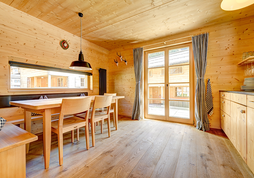 Hüttendorf - Parkplatz direkt an der Hütte - Vorarlberg - Wohnküche - Casalpin Chalets in Brand