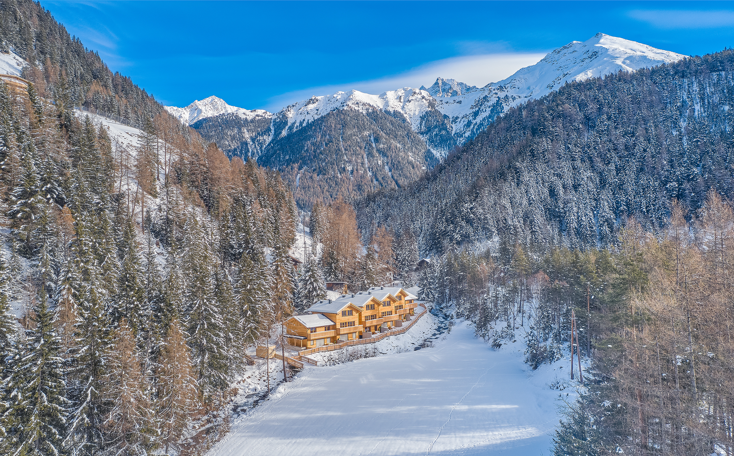 Chalet: Außenansicht Winter - Chalets Stuibenfall