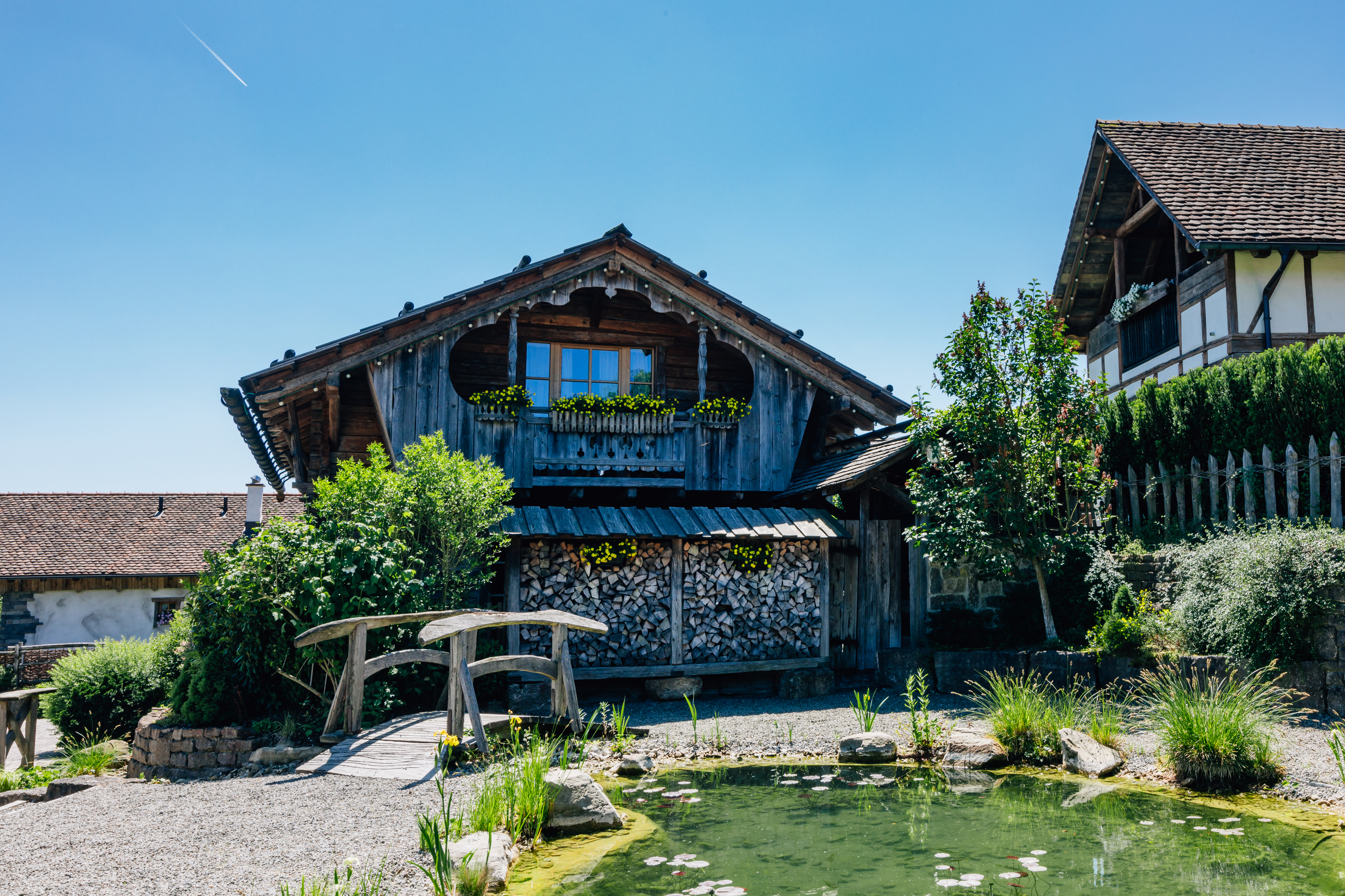 Hüttendorf - Balkon - Chalet mit Teich - sDörfle 