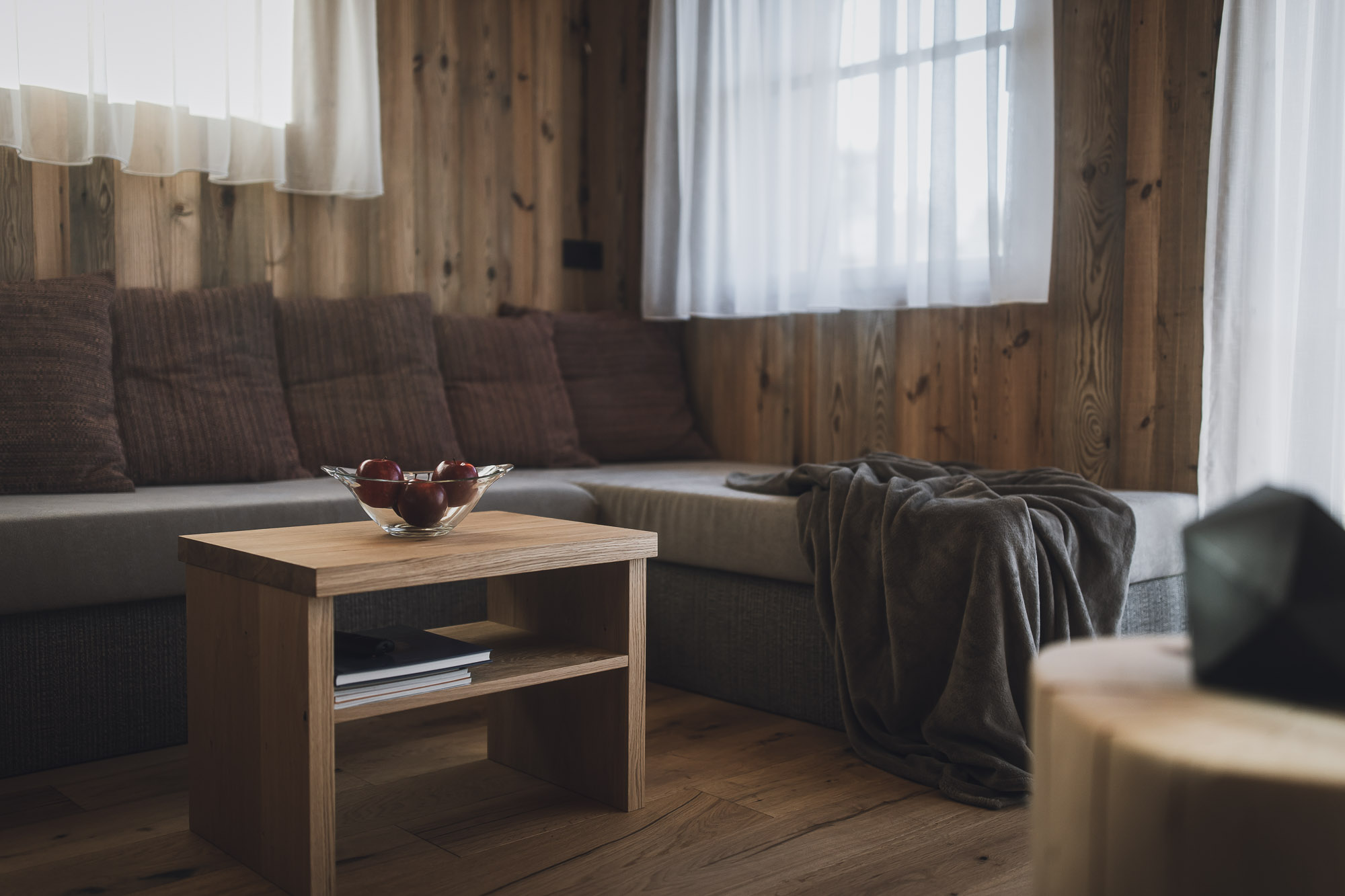 Hüttendorf - Frühstück: Frühstückservice - Kuschelecke im neuen Romantik Chalet - Kessler‘s Mountain Lodge