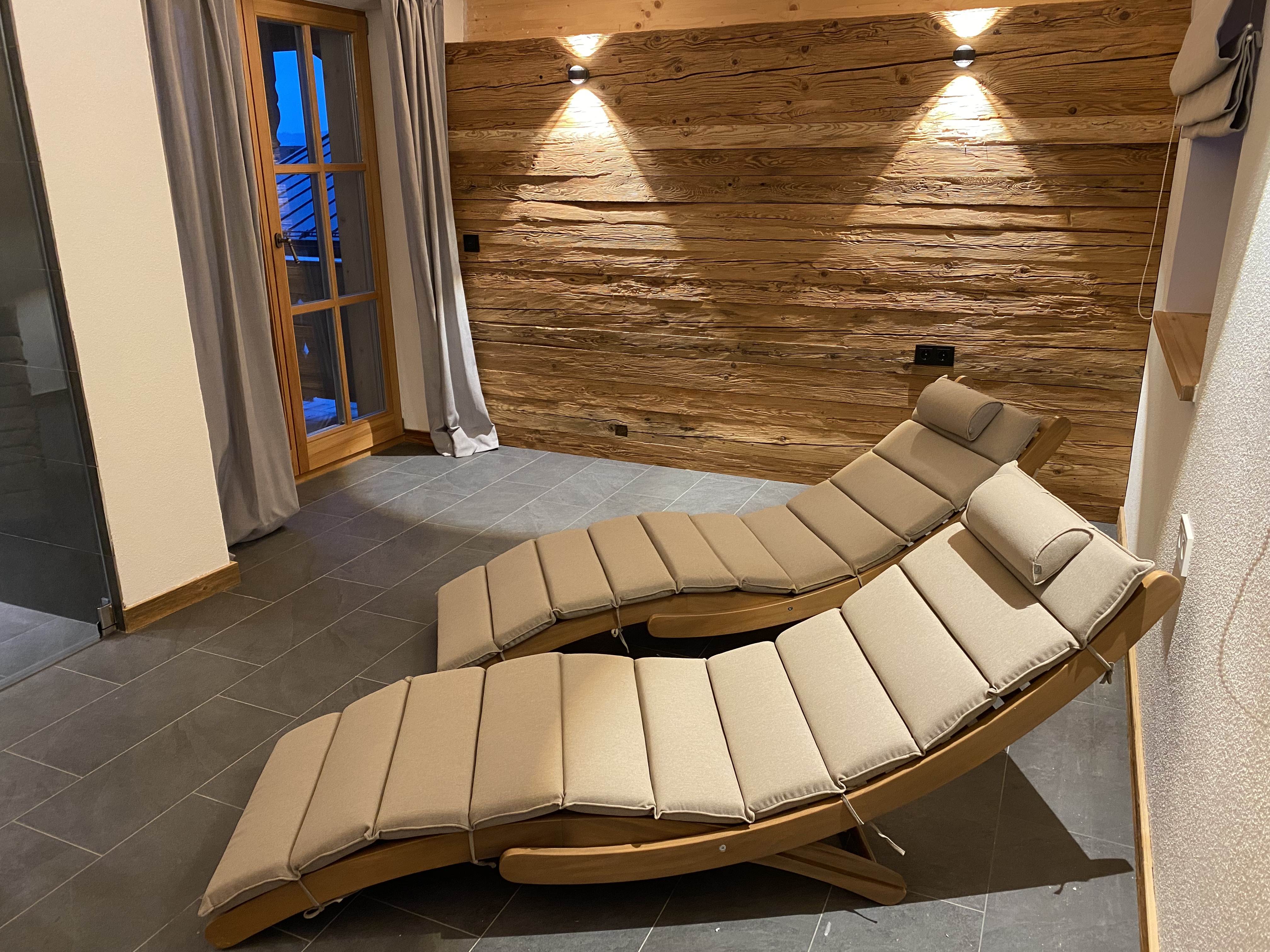 Chalet: Saunabereich Steinplatte - Chalet Viol