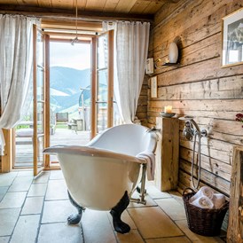 Chalet: Freistehende Badewanne im Berg-, Premium-, Willy Bogner Chalet und in der Villa WOSSA - PRIESTEREGG Premium ECO Resort