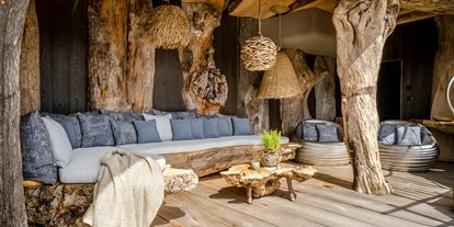 Hüttendorf - Chaletgröße: 4 - 6 Personen - Pinzgau - Lounge auf der Sonnenterrasse der Villa ETANER  - PRIESTEREGG Premium ECO Resort
