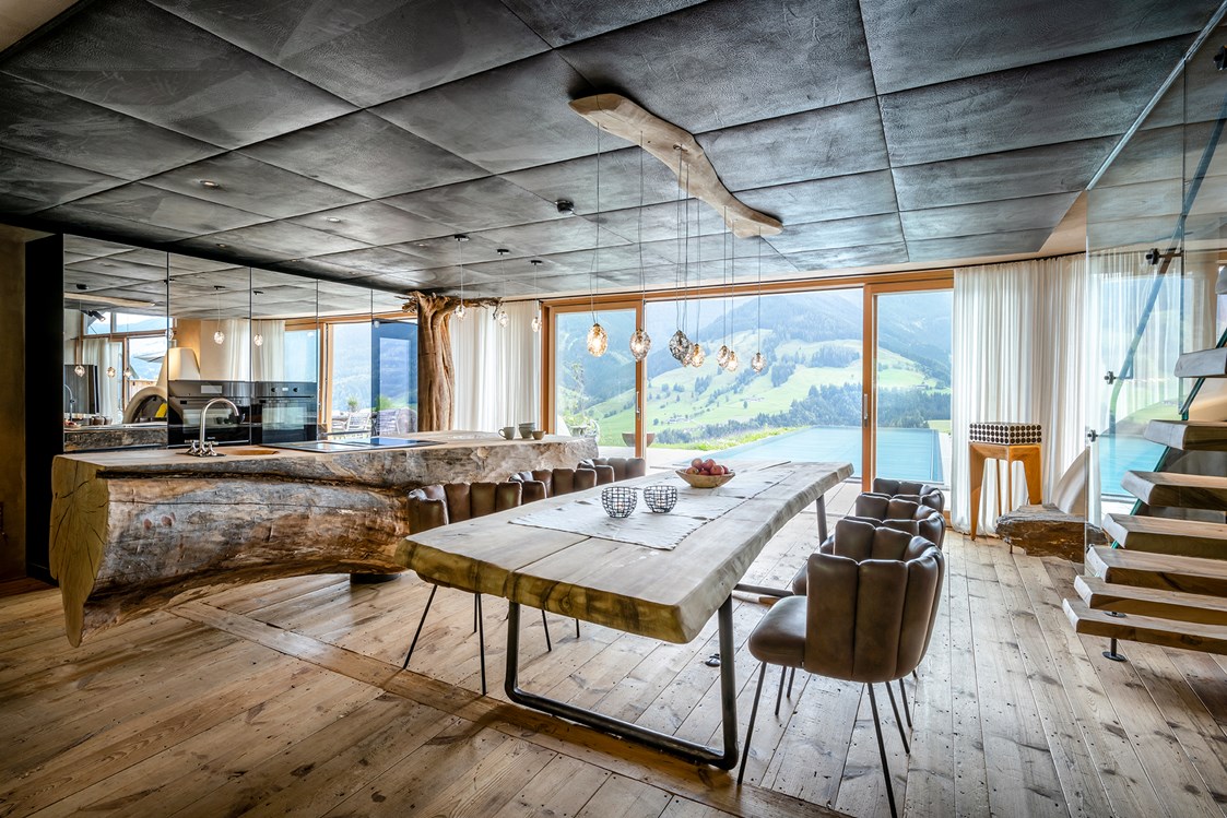 Chalet: Küche und Esszimmer in der Villa ETANER - PRIESTEREGG Premium ECO Resort
