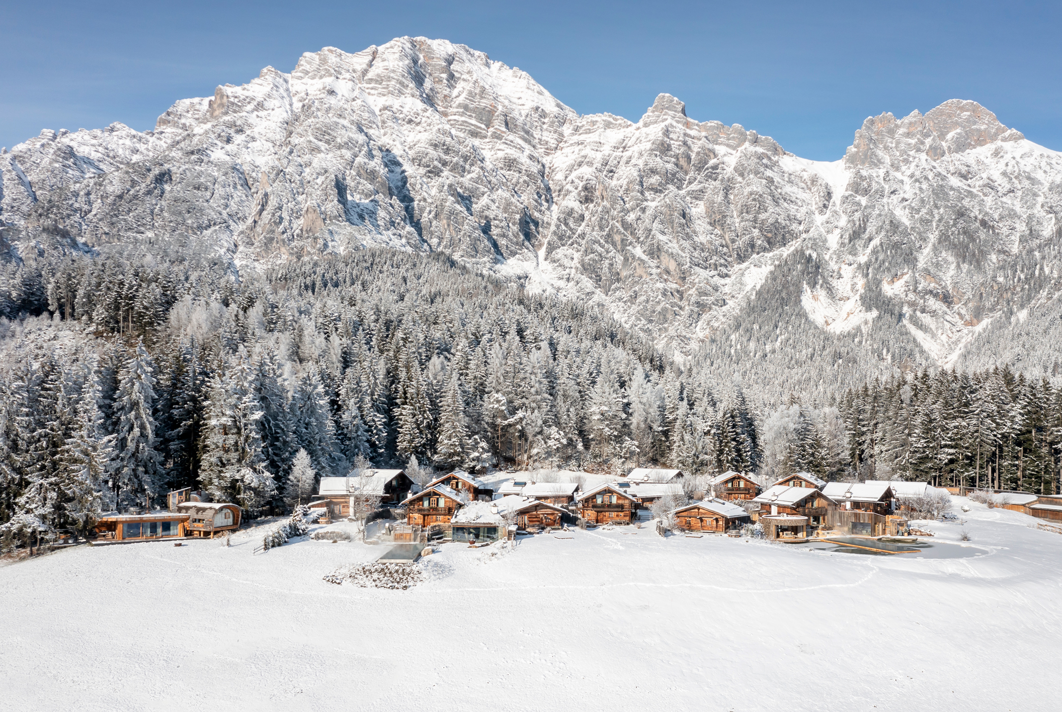 Hüttendorf - Frühstück: Frühstückservice - Bergdorf Winter - PRIESTEREGG Premium ECO Resort