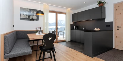 Hüttendorf - Ski-In/Ski-Out: Ski-In - Küche - Hauserhof Chalet