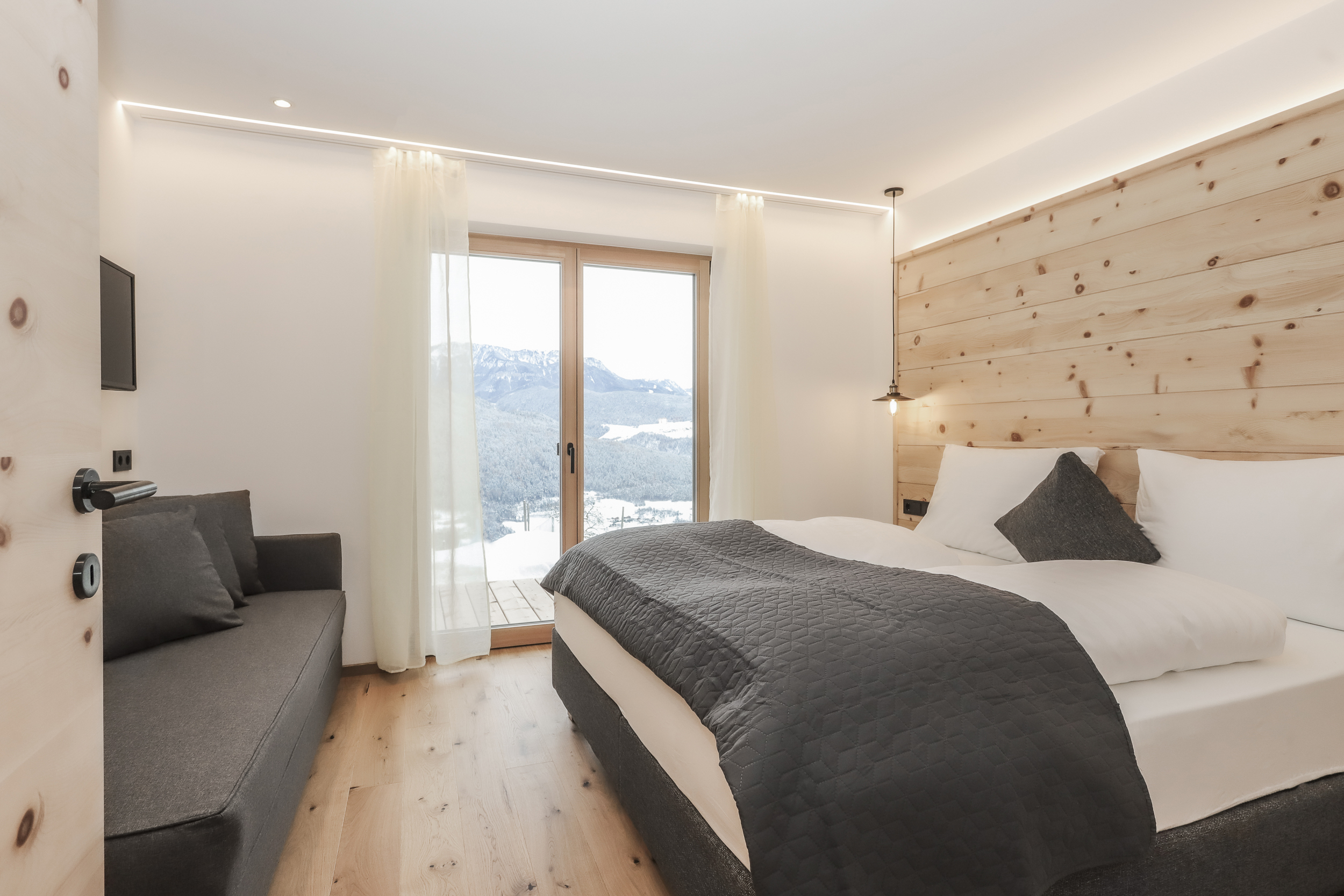 Hüttendorf - Frühstück: Frühstückservice - Schlafzimmer mit zusätzlichem Schlafsofa - Hauserhof Chalet