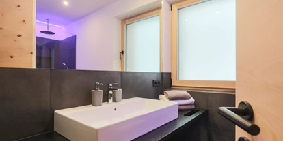 Hüttendorf - Ski-In/Ski-Out: Ski-In - Bad mit Dusche - Hauserhof Chalet