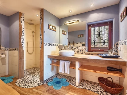 Hüttendorf - Hot Tub: beim Chalet - Badezimmer Chalet PAARadies - Traumhütten für Zwoa