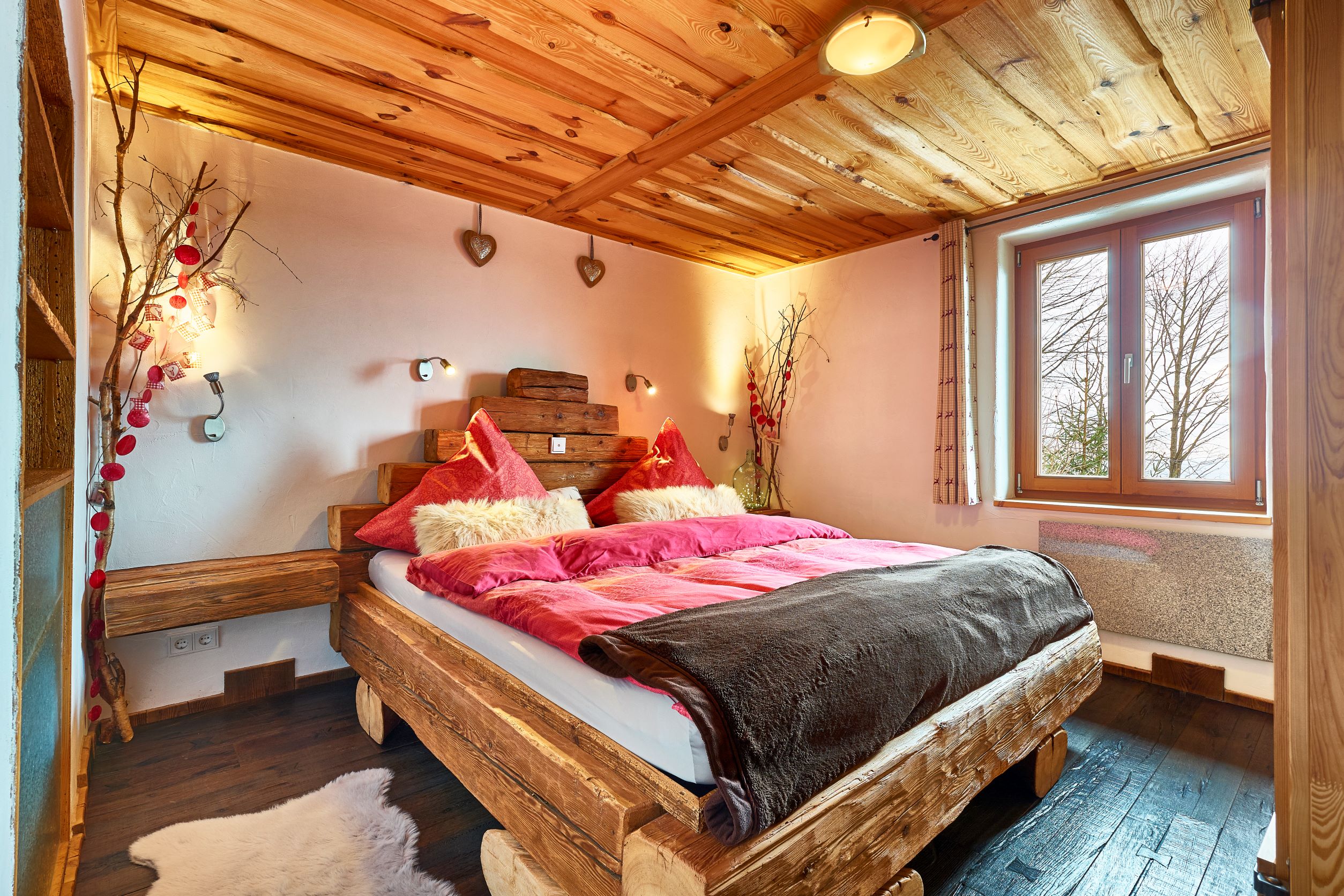 Chalet: Altholz-Bett Chalet PAARadies - Traumhütten für Zwoa
