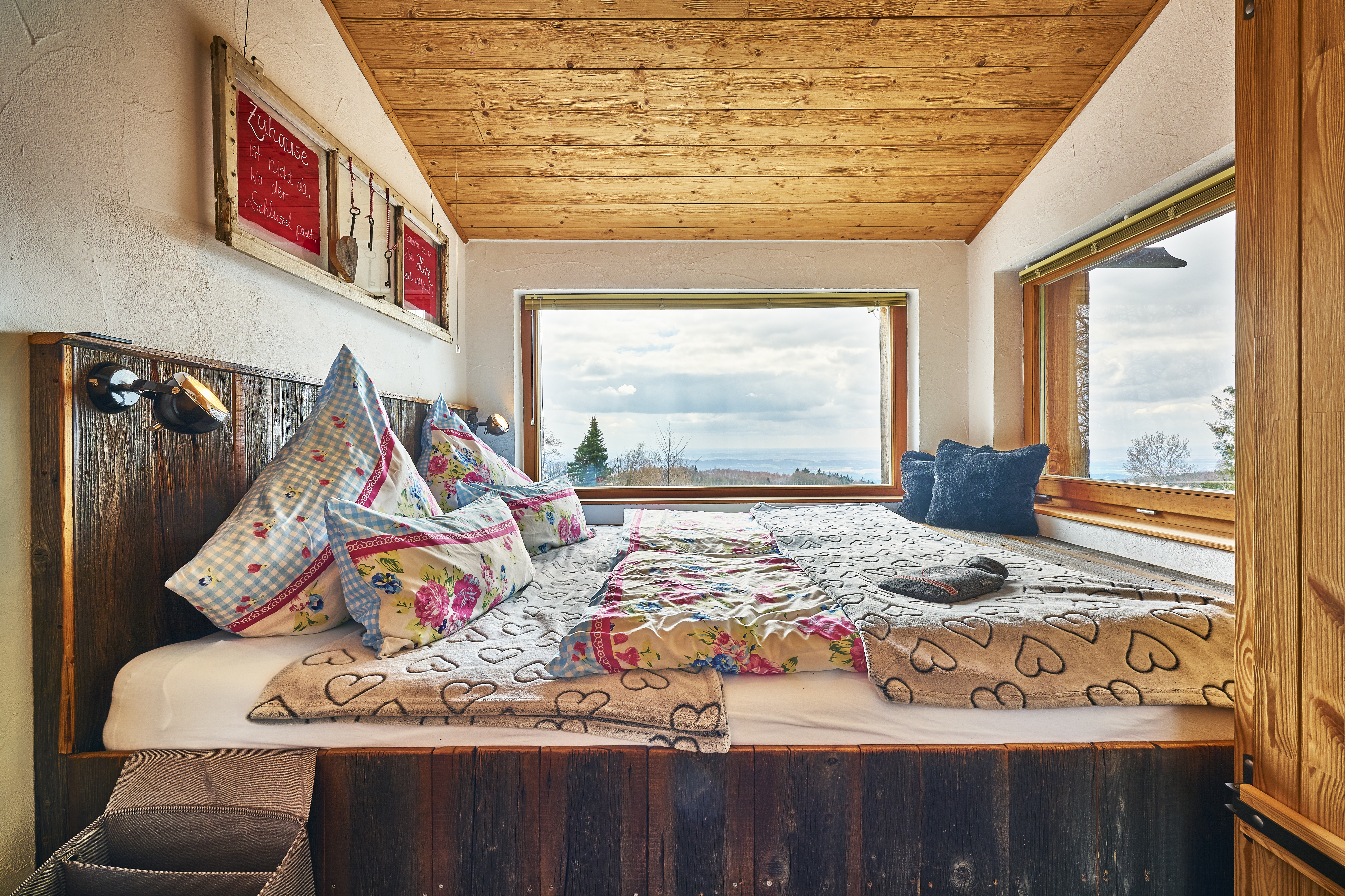 Chalet: Schlafzimmer mit Panoramasicht Chalet HERZblatt - Traumhütten für Zwoa