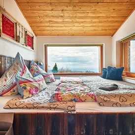 Chalet: Schlafzimmer mit Panoramasicht Chalet HERZblatt - Traumhütten für Zwoa