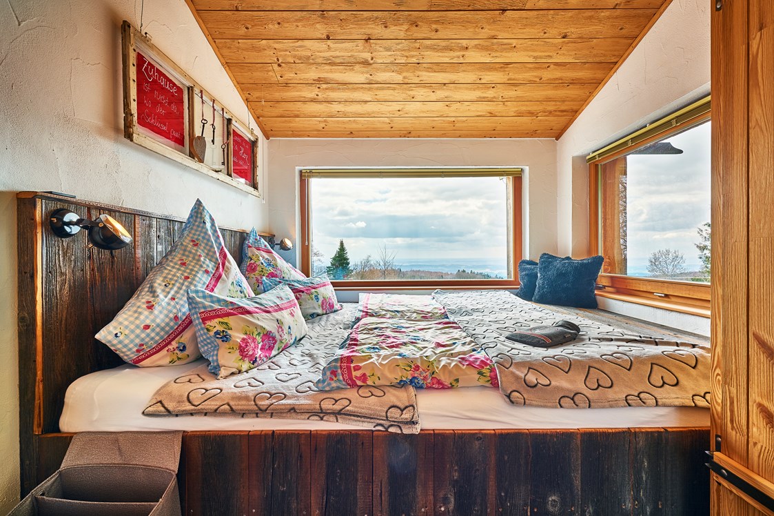 Chalet: Schlafzimmer mit Panoramasicht Chalet HERZblatt - Traumhütten für Zwoa