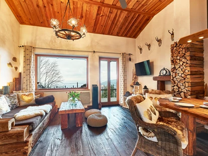 Hüttendorf - Hot Tub: beim Chalet - Wohnbereich Chalet PAARadies - Traumhütten für Zwoa