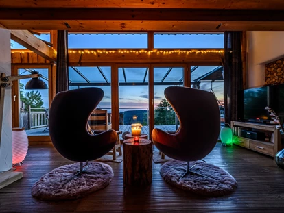 Hüttendorf - Hot Tub: beim Chalet - Wohnküche ZWEIsamkeit - Traumhütten für Zwoa