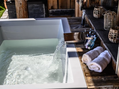 Hüttendorf - Hot Tub: beim Chalet - EINZIGartig - Traumhütten für Zwoa