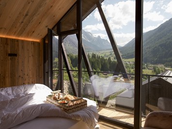 Amus Chalets Dolomites Hütten im Detail Traditionschalet